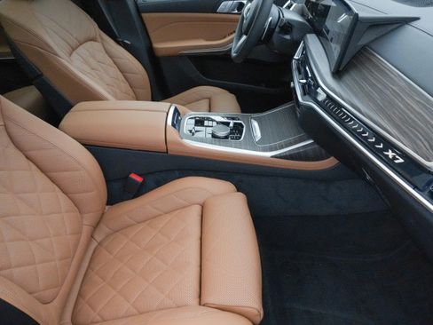 Certified 2026 BMW X7 xDrive40i w/ M Sport Package image 12