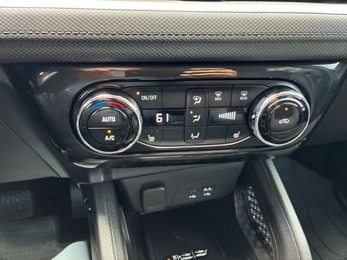 Certified 2025 Chevrolet TrailBlazer LT w/ Convenience Package FWD image 25
