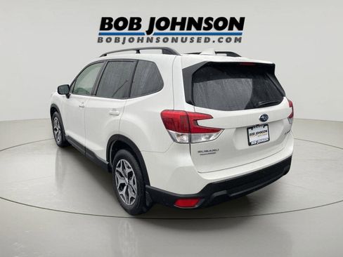 Used 2020 Subaru Forester Premium AWD/4WD image 5