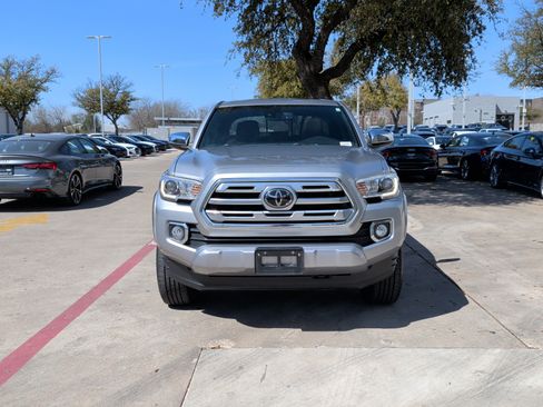 Used 2018 Toyota Tacoma Limited image 3