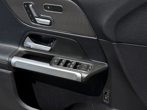 Used 2021 Mercedes-Benz GLB 250 4MATIC image 22