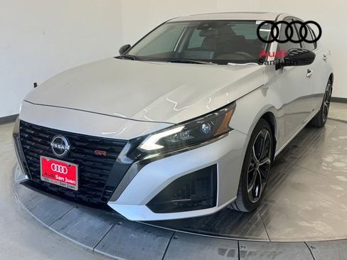 Used 2024 Nissan Altima 2.5 SR w/ SR Premium Package image 3