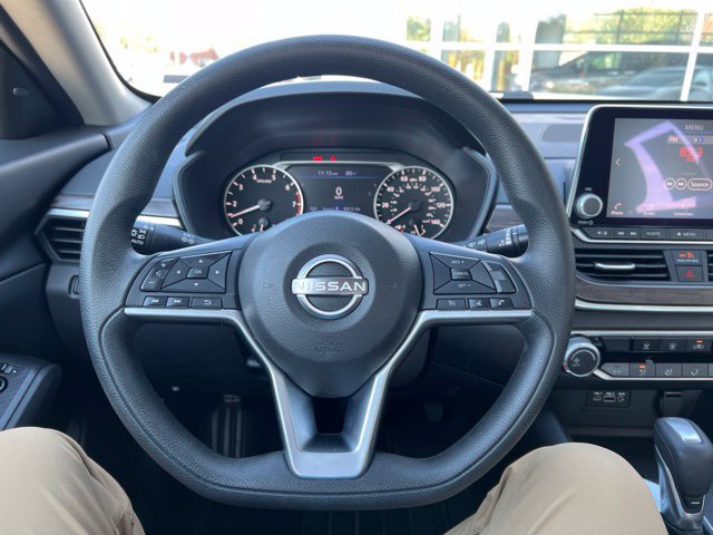 Used 2025 Nissan Altima 2.5 SV FWD image 14