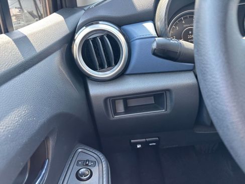 Used 2025 Nissan Versa SV FWD image 32