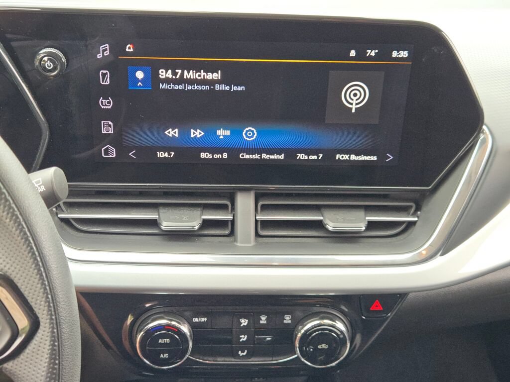 Used 2025 Chevrolet Trax LT FWD image 27