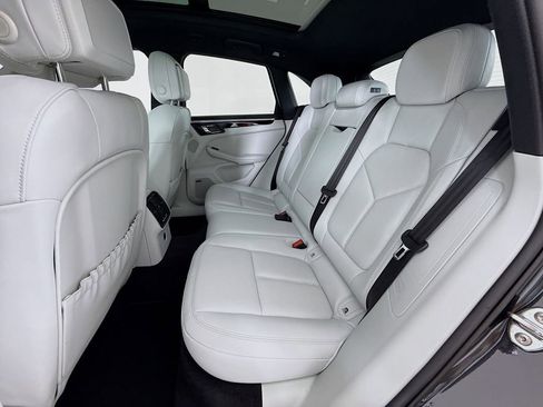 Certified 2025 Porsche Macan image 25