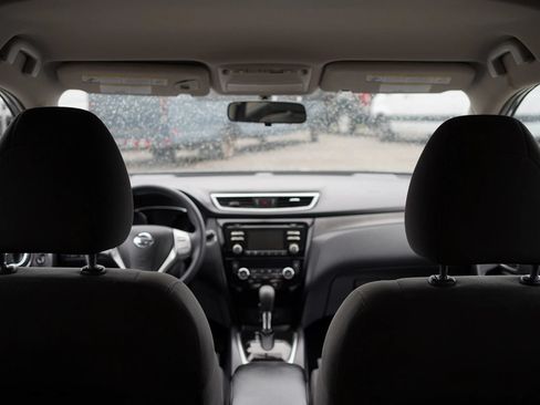 Used 2016 Nissan Rogue SV AWD/4WD image 9