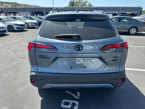 Used 2022 Toyota Corolla Cross XLE w/ Convenience Package image 3