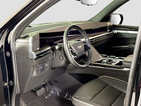 Used 2025 Cadillac Escalade ESV Premium Luxury image 13