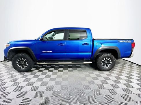 Used 2018 Toyota Tacoma TRD Off-Road image 2