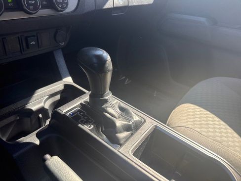 Used 2022 Toyota Tacoma SR image 17