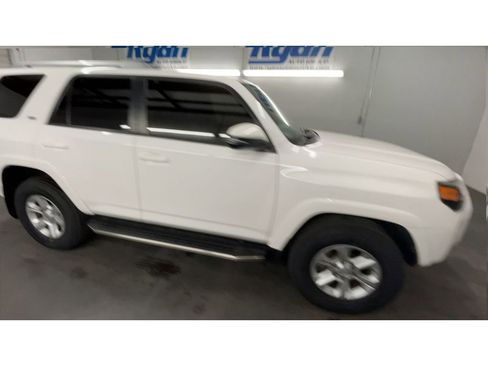 Used 2018 Toyota 4Runner SR5 Premium image 2