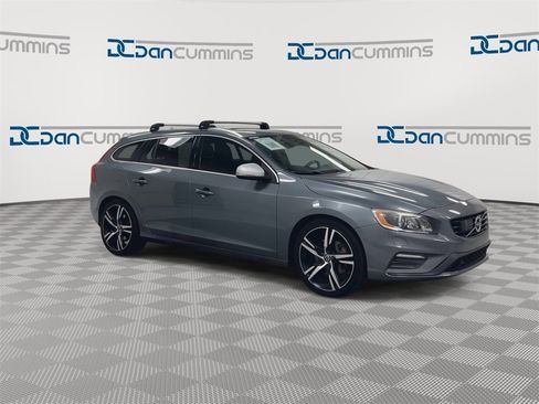 Used 2017 Volvo V60 T6 R-Design Platinum image 2