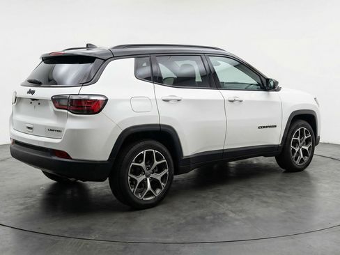 Used 2025 Jeep Compass Limited image 7