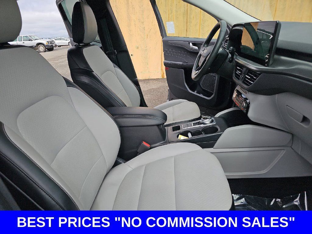 Used 2025 Ford Escape SE FWD image 10