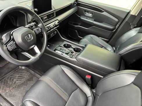 Used 2024 Honda Pilot Touring image 12