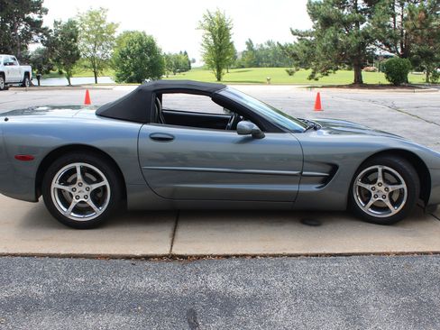 Used 2004 Chevrolet Corvette Convertible w/ Preferred Equipment Group RWD image 31