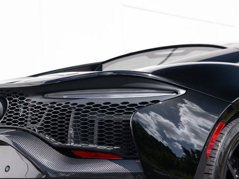 Used 2023 McLaren Artura RWD image 19