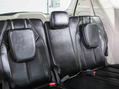 Used 2023 Chrysler Pacifica Touring-L FWD image 29
