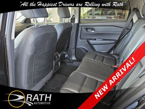 Used 2024 Nissan Rogue SL AWD/4WD image 14