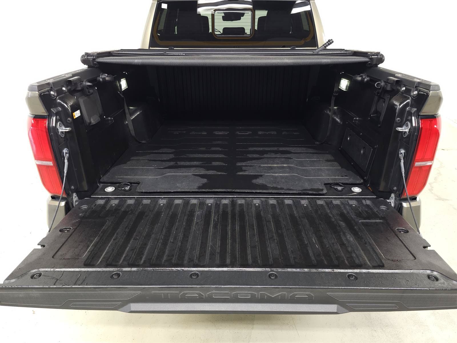 Used 2024 Toyota Tacoma TRD Sport w/ TRD Sport Premium Package AWD/4WD image 8
