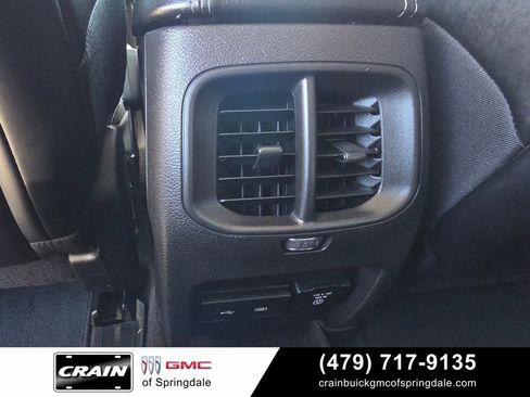 Used 2019 Jeep Cherokee Latitude Plus w/ Comfort/Convenience Group FWD image 23