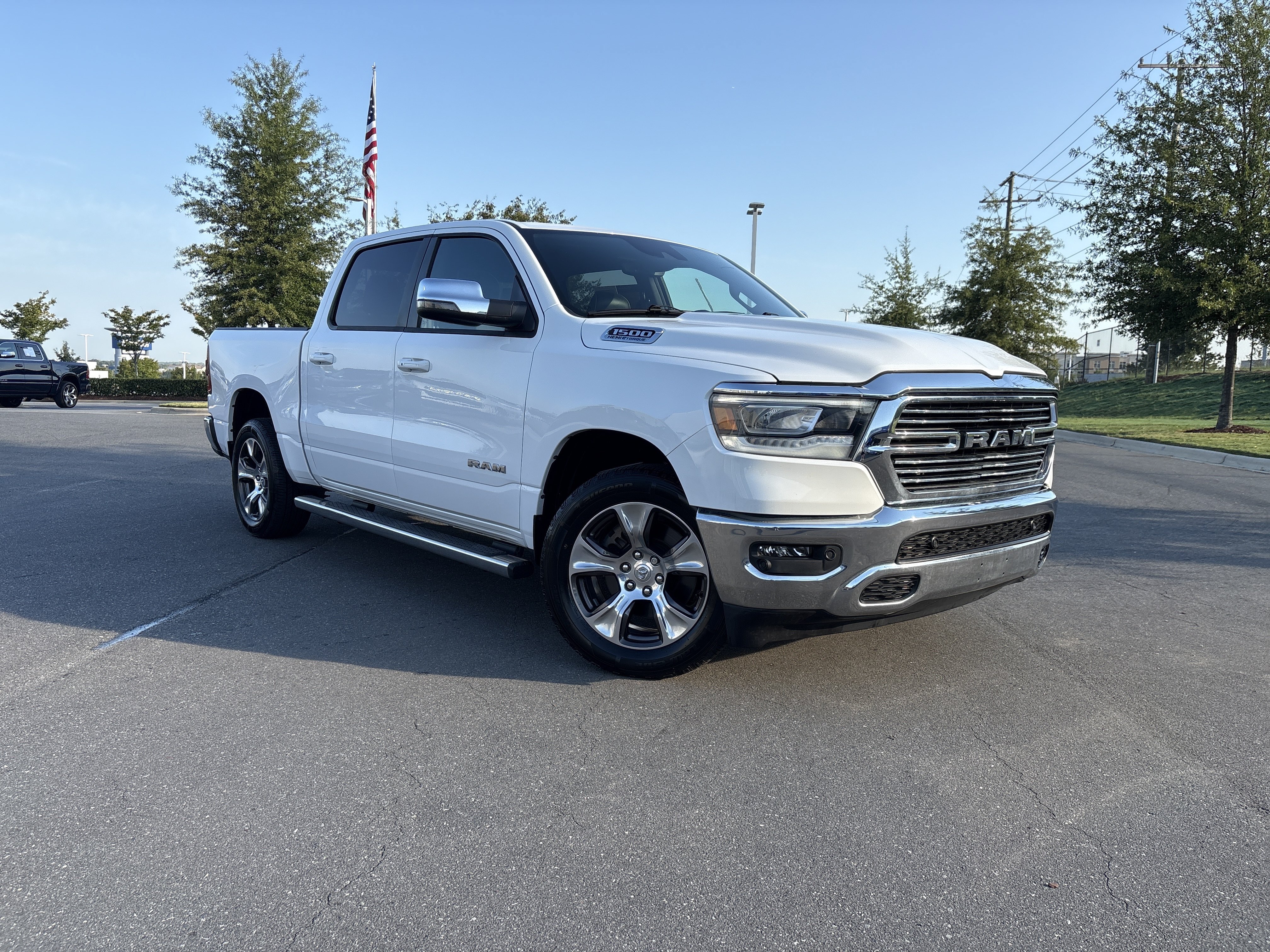 Used 2023 RAM 1500 Laramie AWD/4WD image 2