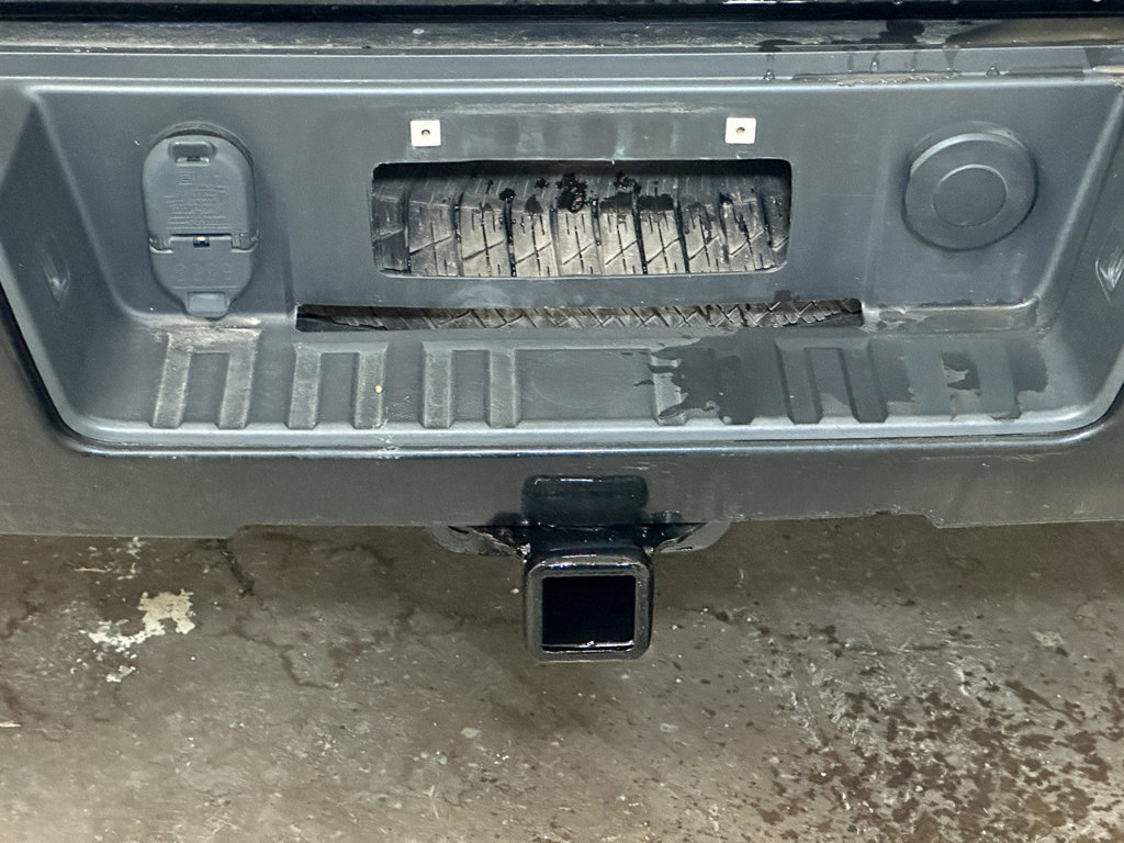 Used 2018 Chevrolet Silverado 1500 LT w/ LPO, Black Pack AWD/4WD image 17