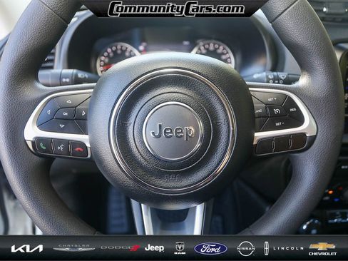 Used 2023 Jeep Renegade Latitude image 15