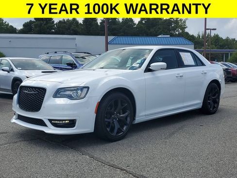 Certified 2022 Chrysler 300 Touring L w/ Comfort Group RWD image 4