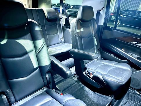 Used 2016 Cadillac Escalade ESV Luxury image 25