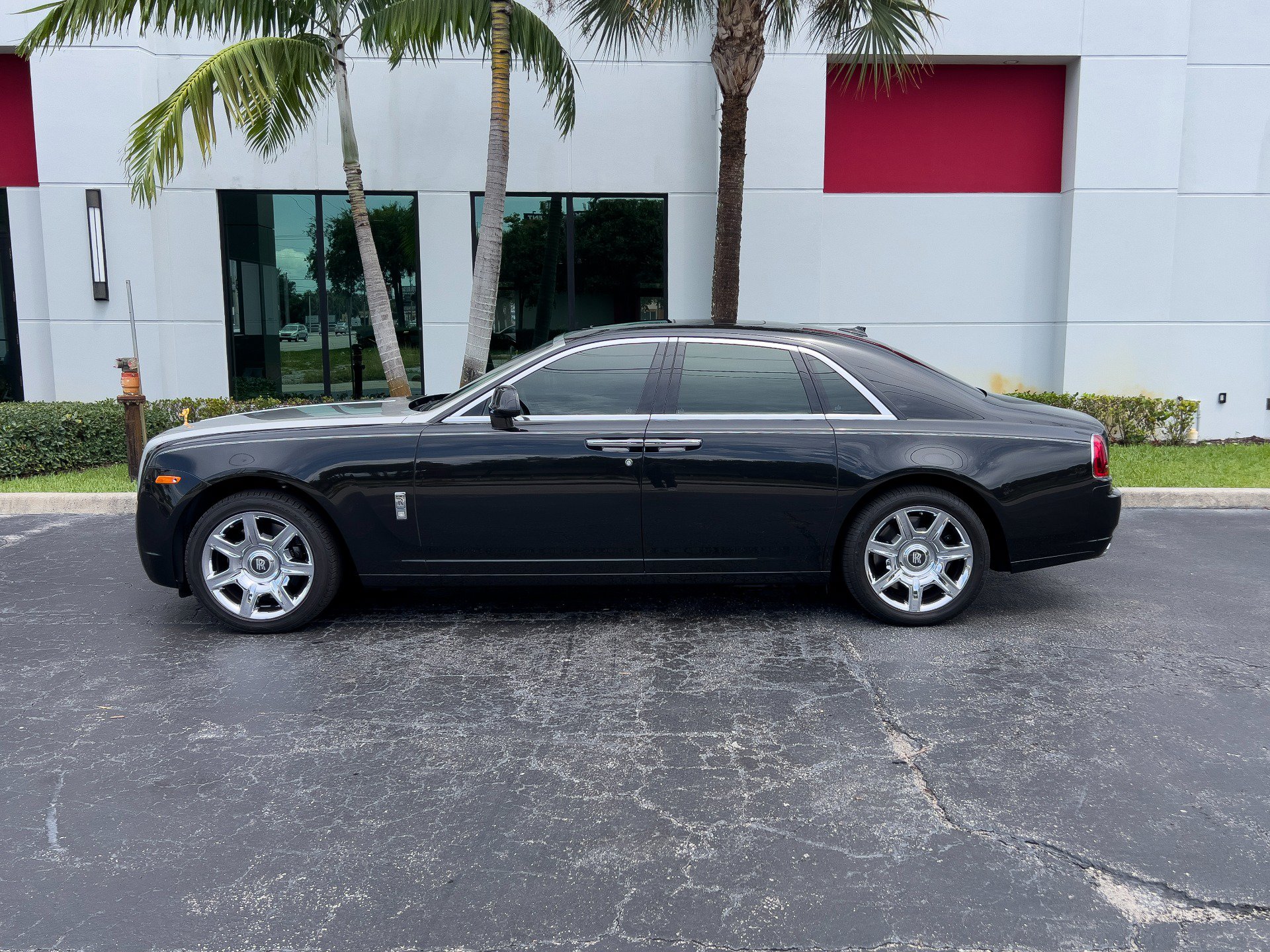 Used 2013 Rolls-Royce Ghost RWD image 24