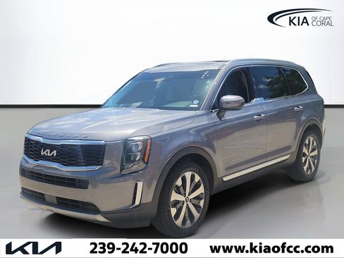Used 2022 Kia Telluride EX w/ EX Premium Package FWD image 3