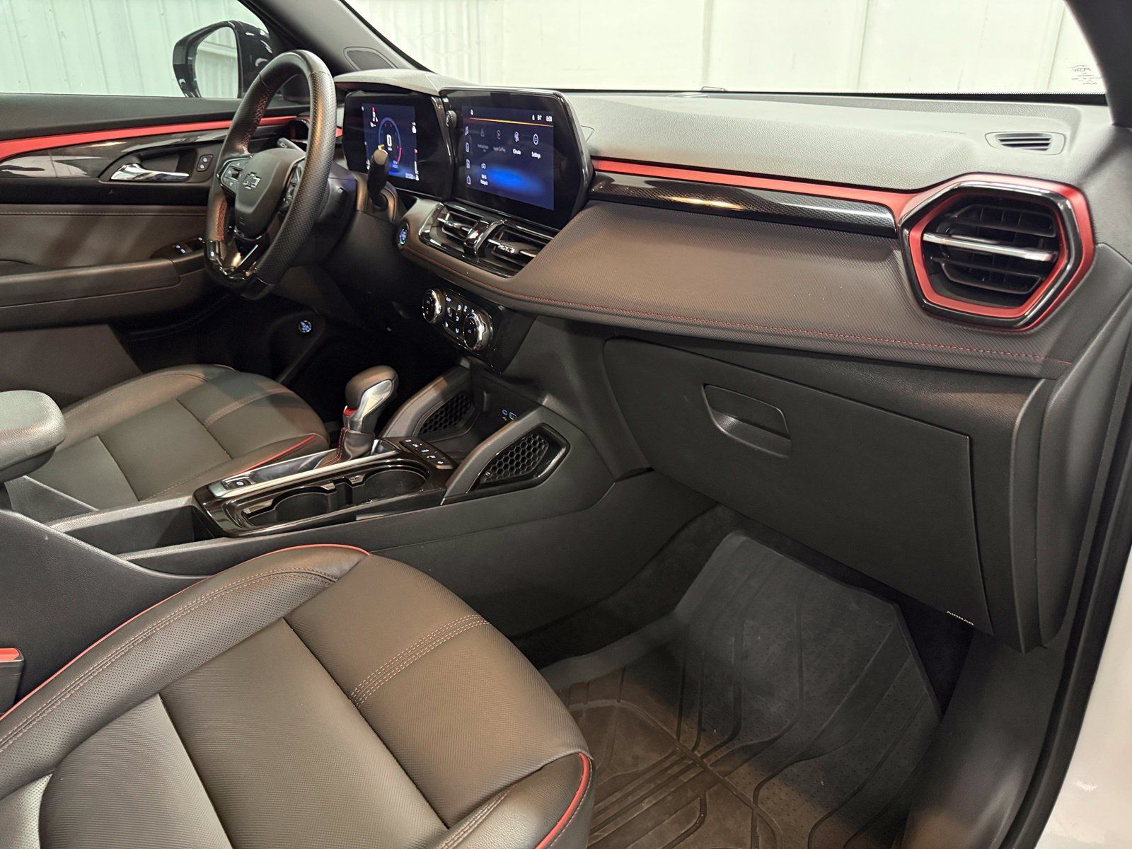 Used 2024 Chevrolet TrailBlazer RS w/ Convenience Package FWD image 24