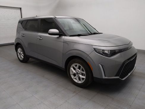 Used 2023 Kia Soul LX w/ LX Technology Package image 11