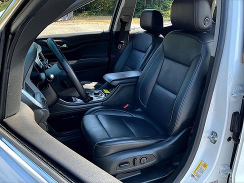 Certified 2023 GMC Acadia SLT image 19