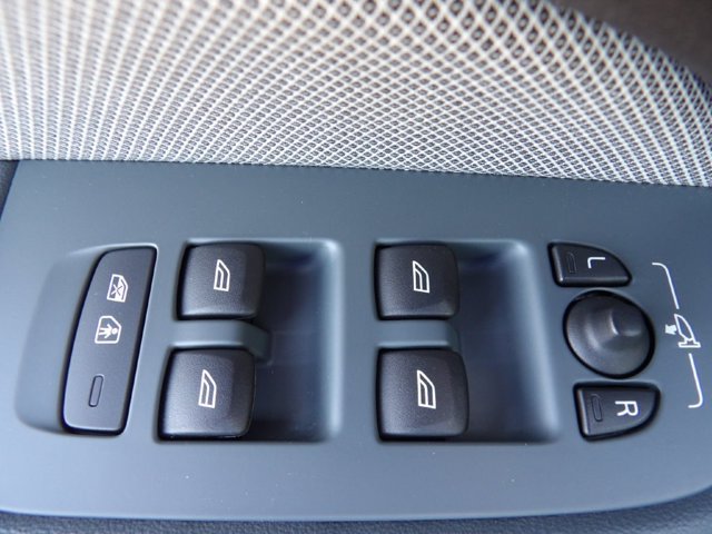 Used 2021 Volvo V60 T6 R-Design w/ Climate Package FWD image 14