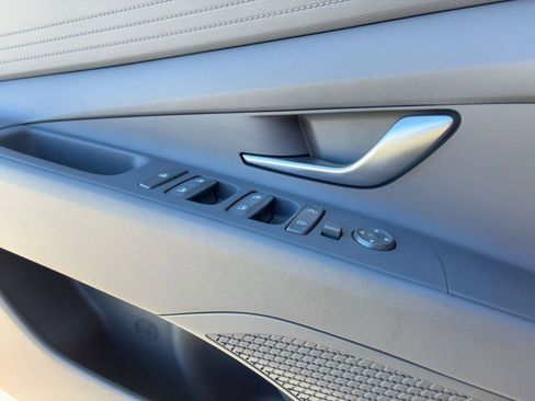 Used 2024 Hyundai Elantra SEL image 12