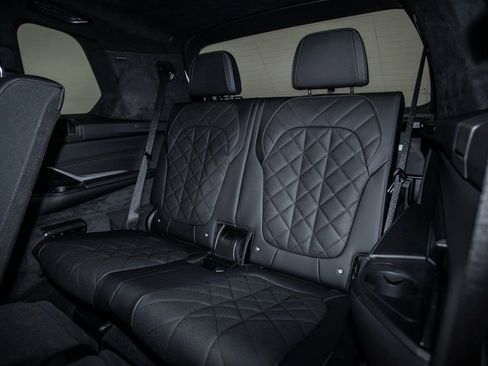 Used 2023 BMW X7 xDrive40i w/ M Sport Package image 16