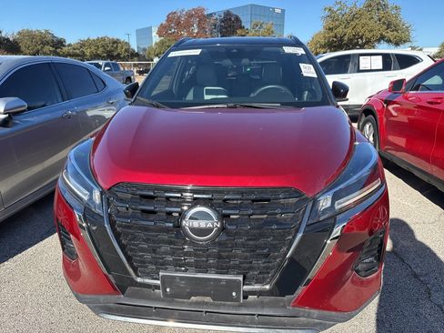 Used 2022 Nissan Kicks SR w/ Premium Package image 2