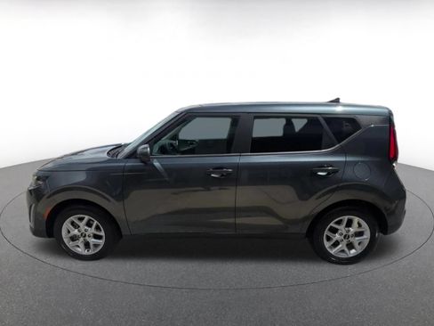 Used 2025 Kia Soul LX w/ LX Technology Package FWD image 8
