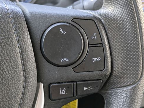 Used 2018 Toyota Corolla LE image 17