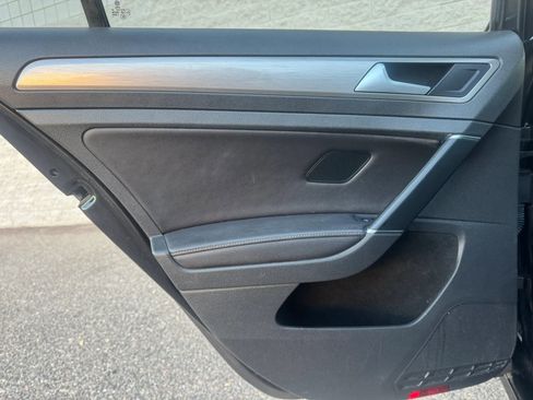 Used 2015 Volkswagen Golf TDI S image 19