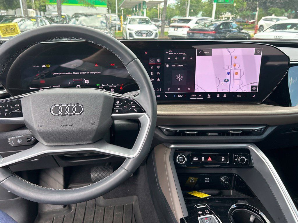 Used 2025 Audi Q5 Premium Plus w/ Premium Plus AWD/4WD image 9