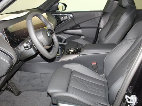 Used 2025 BMW X3 xDrive30i w/ Premium Package image 5