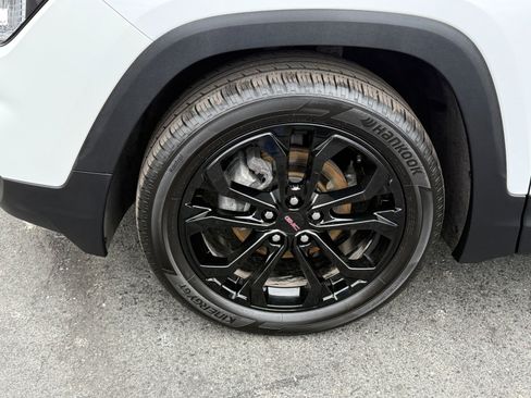 Used 2022 GMC Terrain SLT w/ Elevation Edition image 9