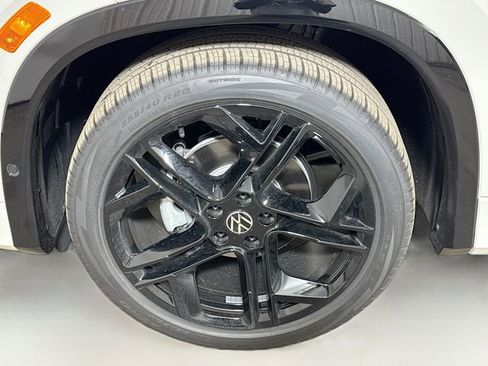 New 2026 Volkswagen Tiguan SE R-Line image 18