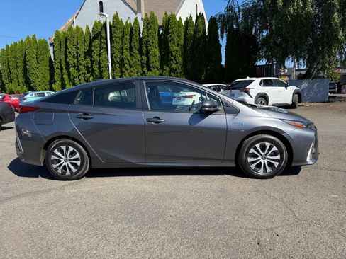 Certified 2022 Toyota Prius Prime Limited FWD image 11