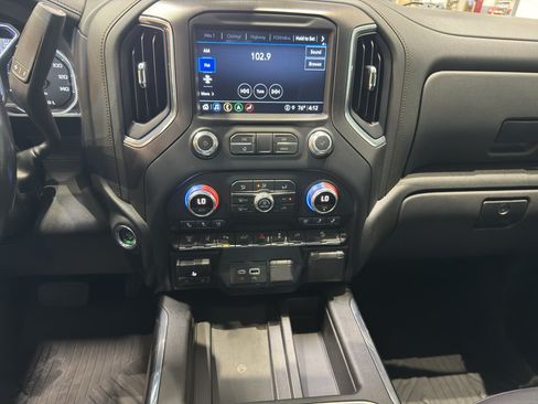 Used 2022 GMC Sierra 2500 AT4 w/ AT4 Premium Plus Package AWD/4WD image 31