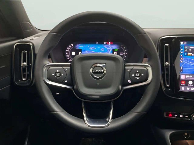 Used 2023 Volvo XC40 Recharge Ultimate AWD/4WD image 12